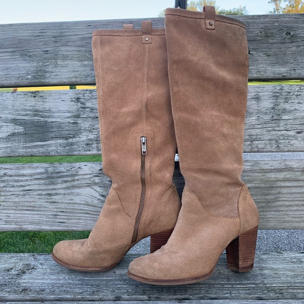 👢 Ugg Ava Suede boots 👢 8.5 Tan- 3” stacked heel fall must have!